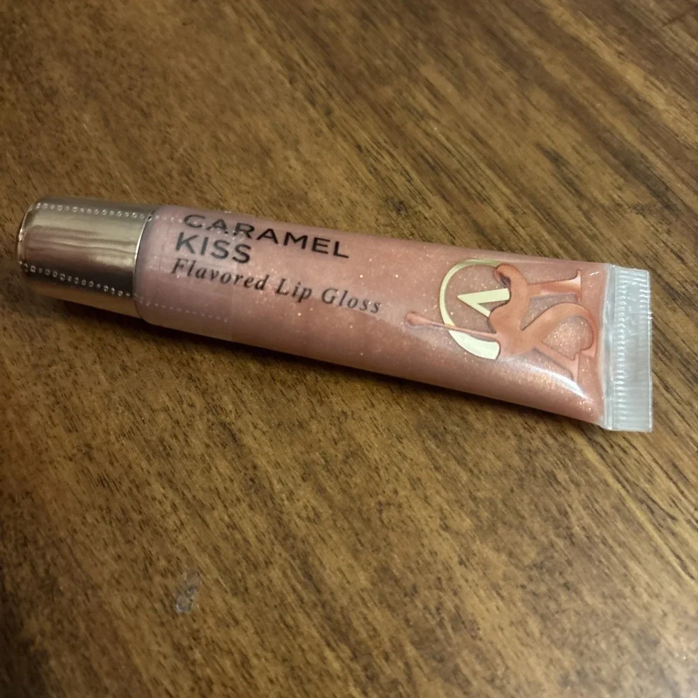 Victoria's Secret Caramel Kiss Flavored Lip Gloss Sealed .46 g